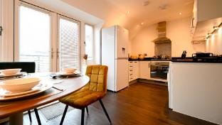 Homely, Spacious Flat w/ Balcony & Fast Wi-Fi Apartment in Aylesbury Vale