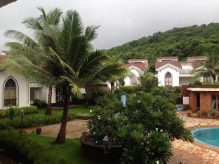 Beautiful 2 Bedroom Aptmt Riviera Foothills, 1204 Apartment in Goa, India