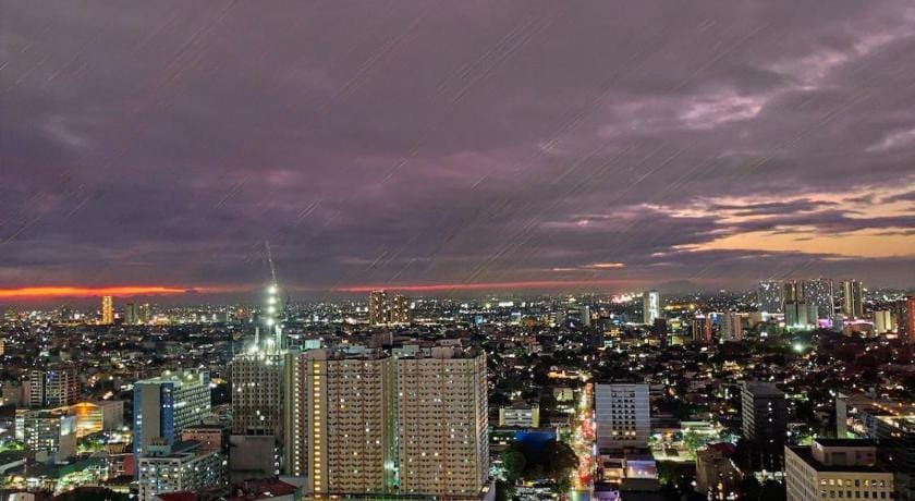 Flat in Tomas Morato with Balcony Apartment in Quezon City