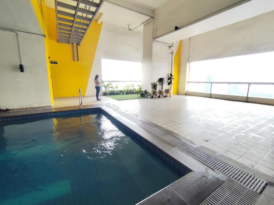 Flat in Tomas Morato with Balcony Apartment in Quezon City