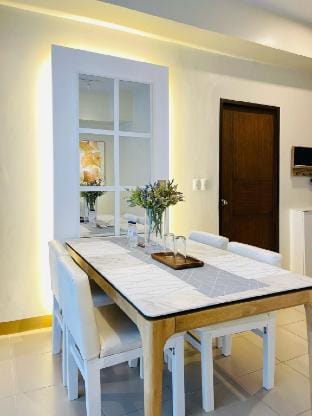 * *24 Modern 1-Bedroom Minimalist Sanctuary Vacation rental in Iloilo City