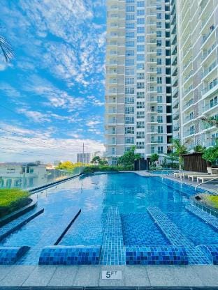 * *14 Skyline Serenity Apartment in Iloilo City