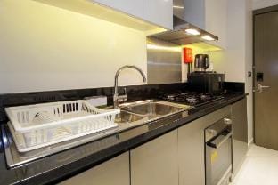Stylish Studio Apartment with pool in Business Bay Vacation rental in Dubai