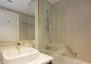Stylish Studio Apartment with pool in Business Bay Vacation rental in Dubai