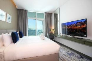 Stylish Studio Apartment with pool in Business Bay Vacation rental in Dubai