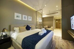 Cozy Apt in Damac Prive | Gym & Pool Access Vacation rental in Dubai