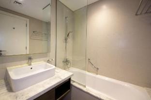 Burj Khalifa & Canal View LuxeStudio in DAMACPrive Vacation rental in Dubai