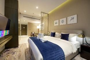 Burj Khalifa & Canal View LuxeStudio in DAMACPrive Vacation rental in Dubai