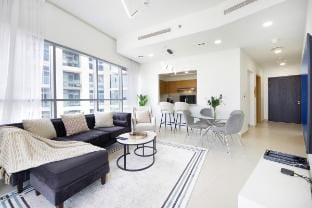 Stylish 2BR in Bellevue | Pool, Gym & Burj Views Vacation rental in Dubai