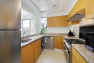 Stylish 2BR in Bellevue | Pool, Gym & Burj Views Vacation rental in Dubai