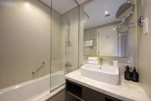 Stylish Studio in Damac Prive Canal-View Studio Vacation rental in Dubai