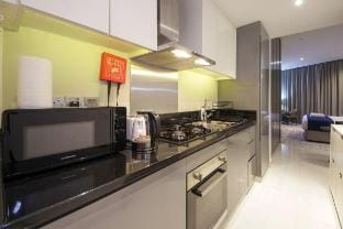 Stylish Studio in Damac Prive Canal-View Studio Vacation rental in Dubai
