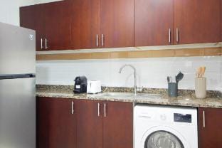Scenic 1BR Apartment with Canal & Marina Views Vacation rental in Dubai