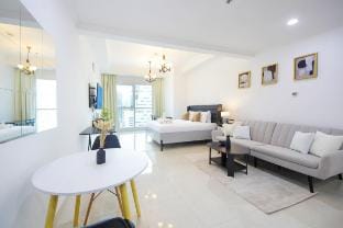 Stunning HighFloor Apt Close to Business Bay Metro Vacation rental in Dubai