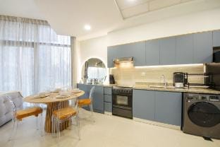 Lux 1BR Apt w/ BurjKhalifa Views in DowntownDubai Vacation rental in Dubai