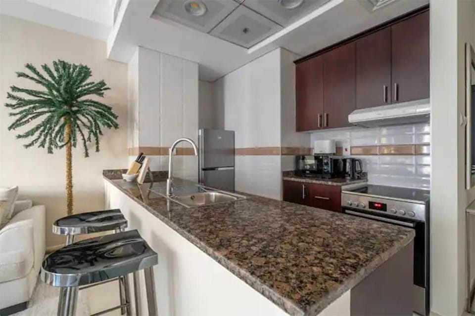 Studio Apt w/ canal and sea views close to metro Vacation rental in Dubai