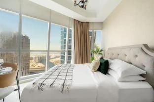 Beautiful Studio Apartment with Canal and Seaview Vacation rental in Dubai