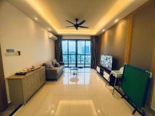 R&F City View @ 3 Bedroom Getaway 6-14pax Smart TV Vacation rental in Johor Bahru