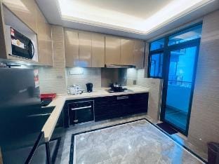 R&F City View @ 3 Bedroom Getaway 6-14pax Smart TV Vacation rental in Johor Bahru