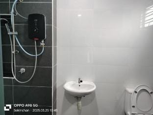 PaddyView 2-storey GuestHouse 15px 4R3B [稻田中央民宿］ Vacation rental in Selangor, Malaysia