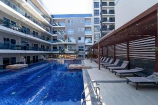 Brown Stone - Circle Mall Jvc Vacation rental in Dubai