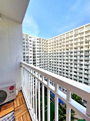 Condo Hotel near Mall of Asia with Balcony Vacation rental in Pasay
