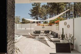 Paraty Villa by Cadenzalux Villa in Costa da Caparica