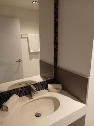 Modern Condo - 1BR (T1-401) Vacation rental in Chalong