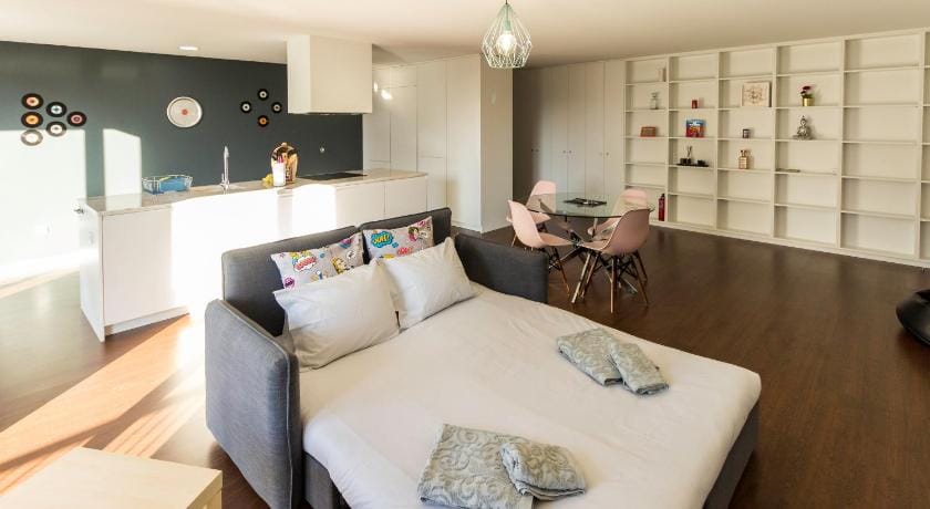 Guest H4U - Bonjardim Pop Art City Center Apartment in Porto