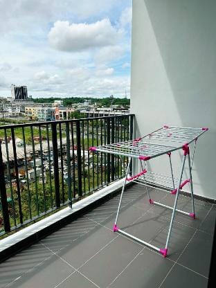 The Podium Residence 3R2B 7pax with Netflix Apartment in Kuching