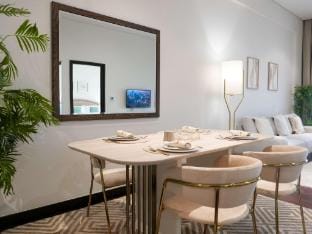 Elegant 1BR Full Palm View Apartment at 5  Resort Apartment in Dubai