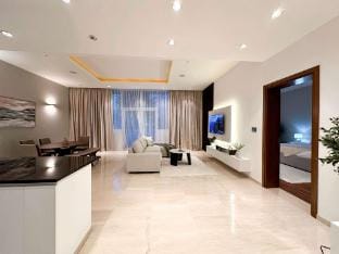 Upgraded 1BR Paradise With Private Garden - Oceana Apartment in Dubai