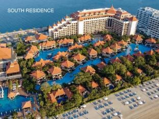 Elegantly Renovated 1BR Apartment at 5 Star Resort Apartment in Dubai