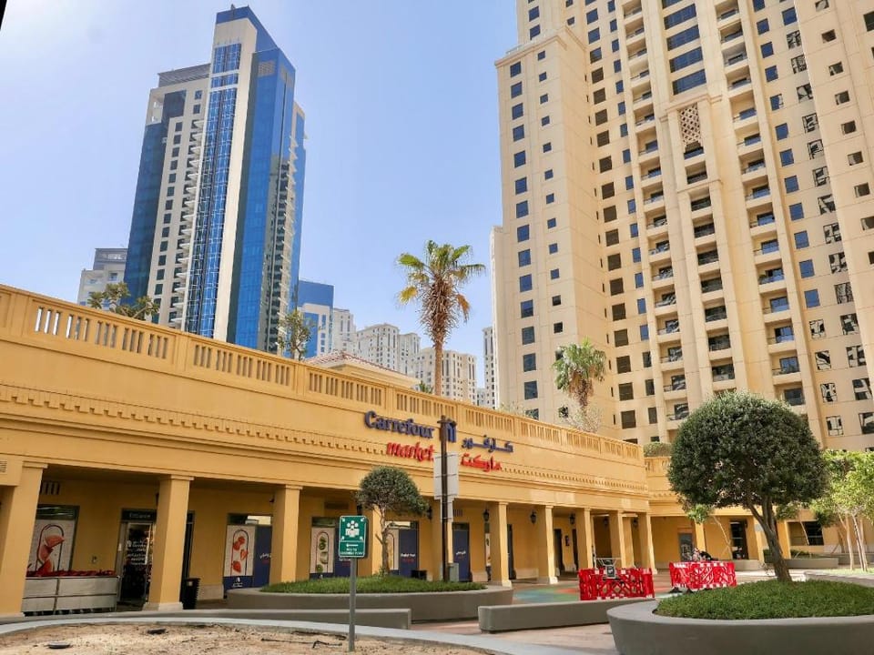 Spacious 4BR Duplex with Terrace - JBR Apartment in Dubai
