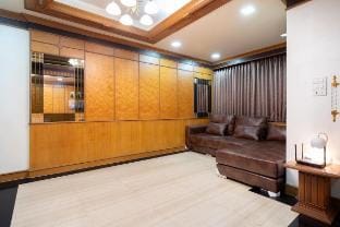5BR in Asoke 400M to BTS Asoke-MRT-Terminal21 Vacation rental in Bangkok