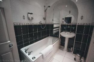Prime 2 Bedroom City Centre Apt Apartment in Aberdeen