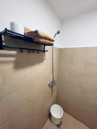 J&J Mactan Stays with Netflix, Pool & Free Parking Vacation rental in Lapu-Lapu City