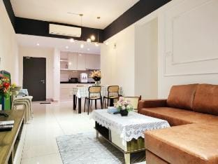 JOM Midori Green Designer Suites 3R2B@ 8-12Pax Vacation rental in Johor Bahru