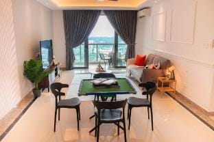 R&F Phase2 'Supreme Seaview' Level 47 4BR 13-16pax Vacation rental in Johor Bahru