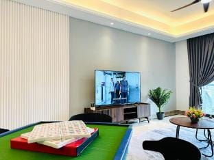 R&F Phase2 'Supreme Seaview' Level 47 4BR 13-16pax Vacation rental in Johor Bahru