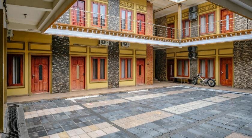 RedDoorz @ Kutisari 2 Surabaya Hotel in Surabaya