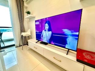 R&F (Phase 2) 2BR Sea & Bridge View Retreat Vacation rental in Johor Bahru