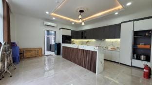 Villa 6 phòng ngủ, 9 phòng tắm, hồ bơi lớn Vacation rental in Bình Thuận Province