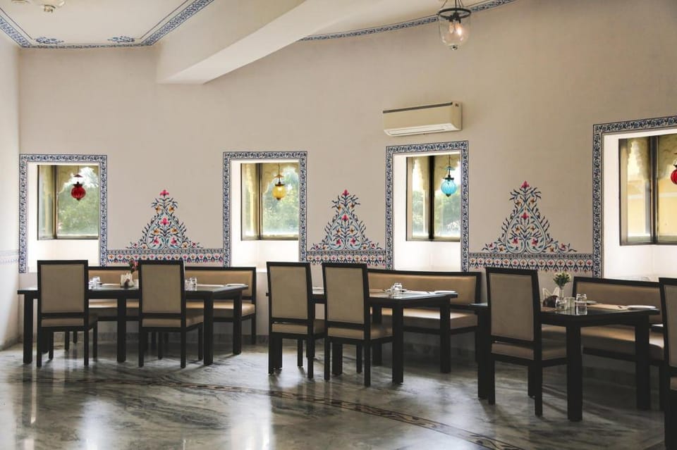 Sinclairs Palace Retreat Udaipur Hotel in Rajasthan