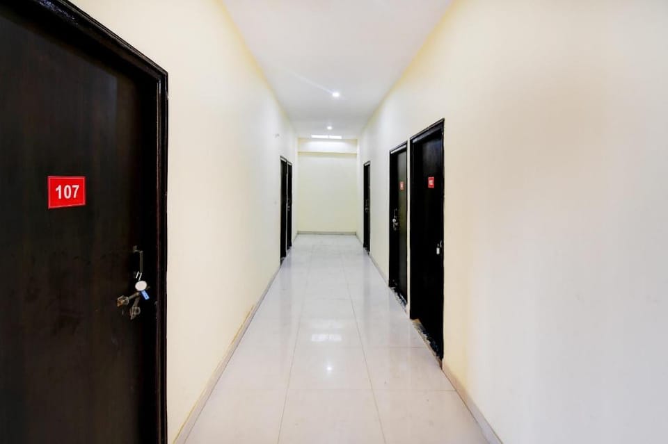 Hotel O Divine Stays Hotel in Lucknow