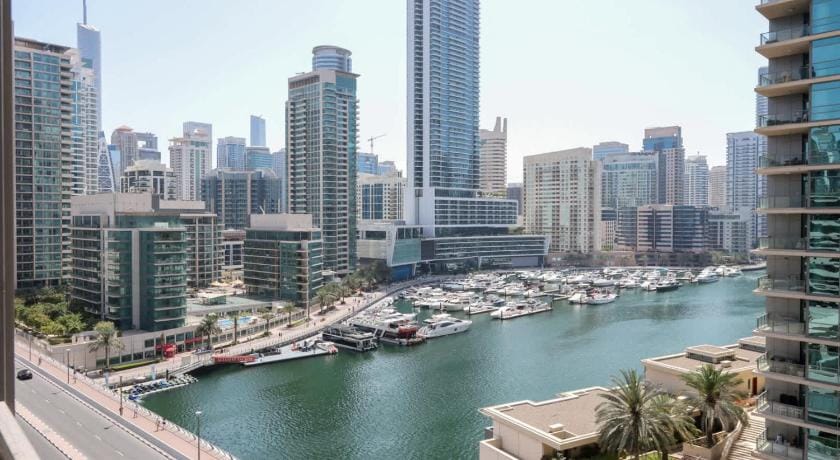 Livbnb-Stylish 1BR with Marina Views Close to the Beach Apartment in Dubai