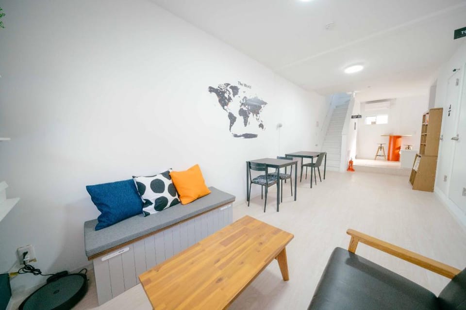 Transit Hostel Hostel in Sennan