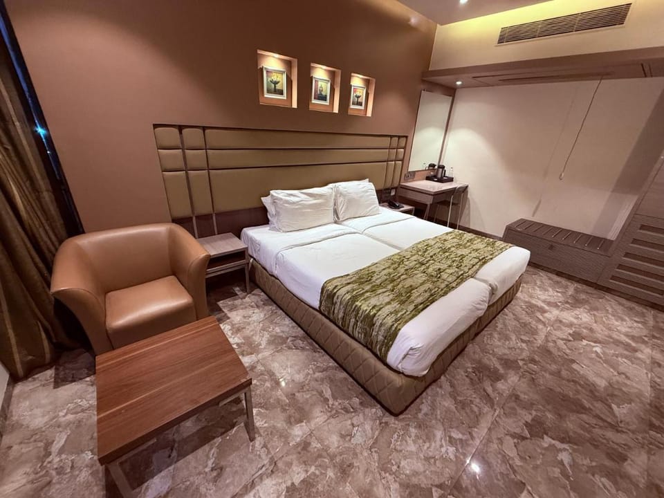 HOTEL VARISHTTA - Kopar Khairane - Quality and Comfort Hotel in Maharashtra