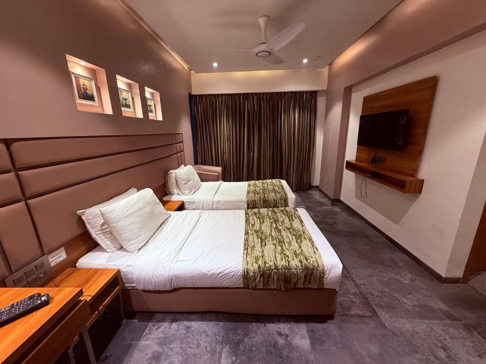 HOTEL VARISHTTA - Kopar Khairane - Quality and Comfort Hotel in Maharashtra