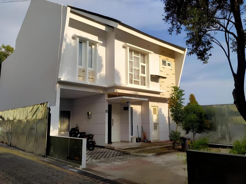 SORLYS GUESTHOUSE Hotel in Yogyakarta